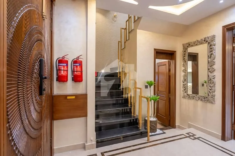 10 Marla House Available Close to Park