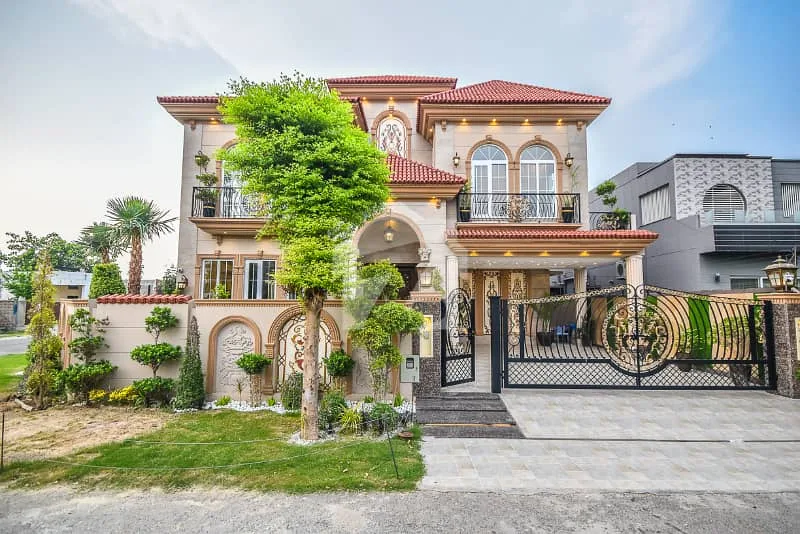 Spanish Villa Available for Sale on 70ft Road in DHA Phase 7