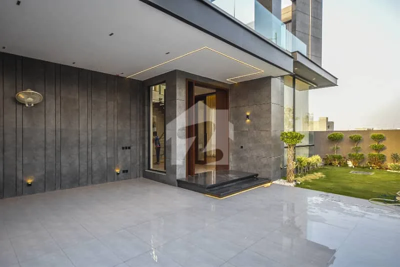 Luxury One Kanal House Available Near Defence Raya