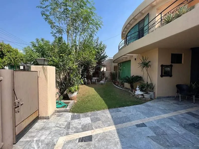 One Kanal Bungalow for Sale in DHA Lahore Near Park & Market