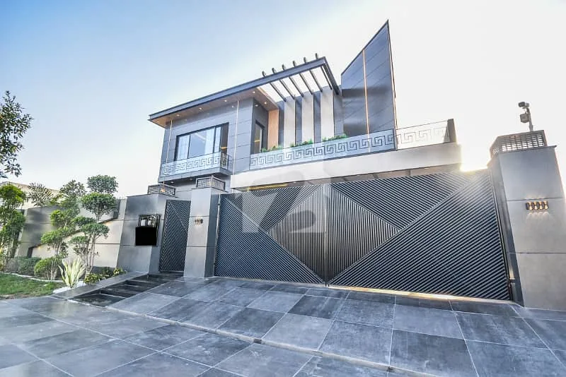 10 Marla Newly Built House in Prime Location Close to Park and Airport