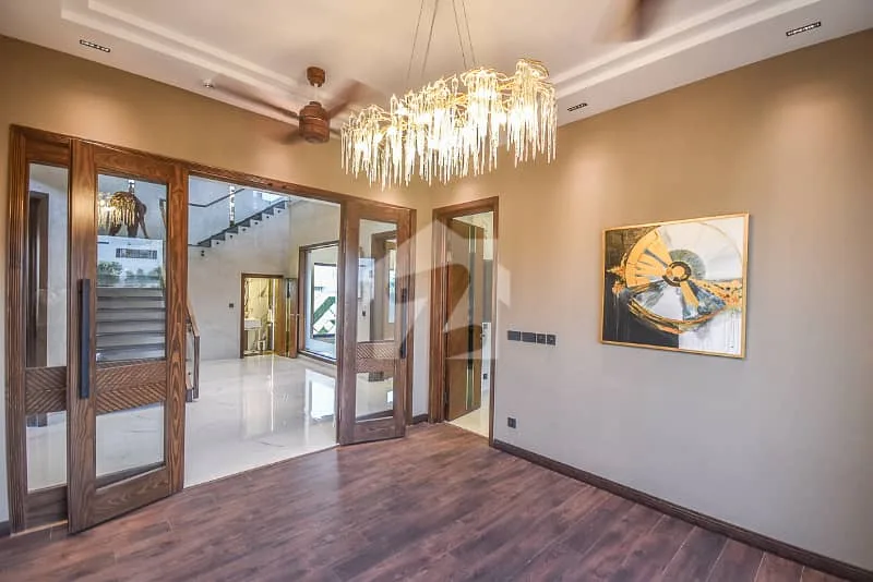 10 Marla Newly Built House in Prime Location Close to Park and Airport