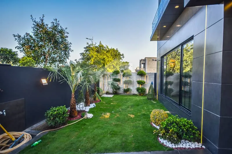 10 Marla Newly Built House in Prime Location Close to Park and Airport