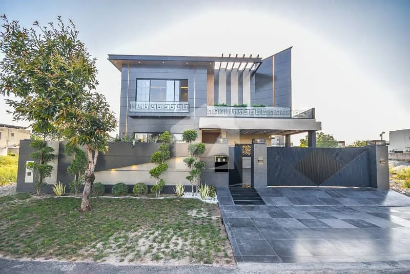 10 Marla Newly Built House in Prime Location Close to Park and Airport