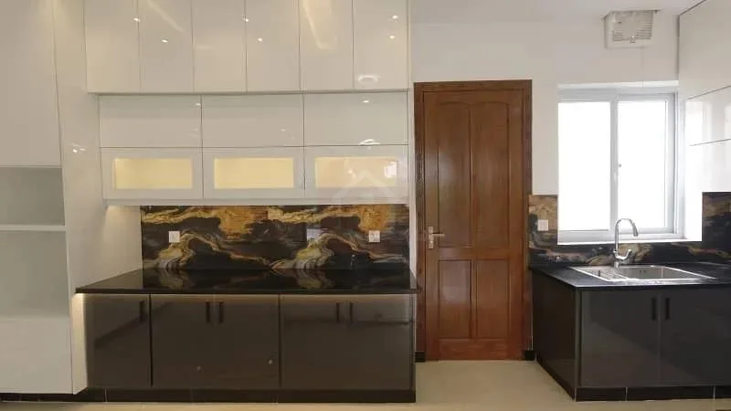 Prime Investment Opportunity in Top City 1