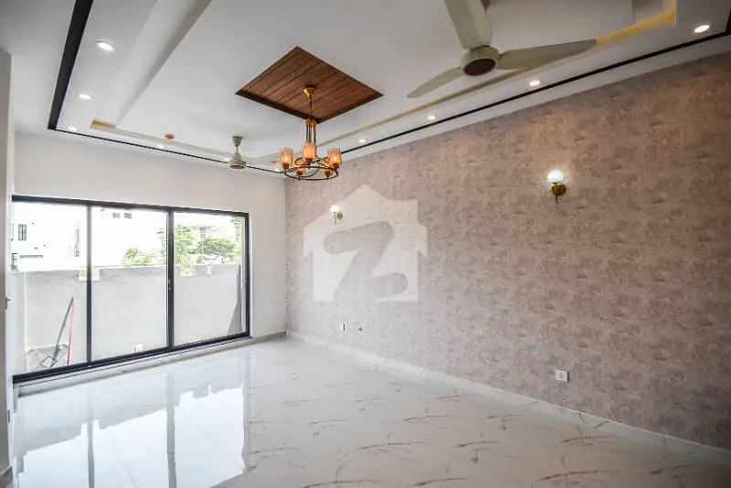 5 MARLA OWNER BUILT HOUSE IN PRIME LOCATION OF DHA LAHORE