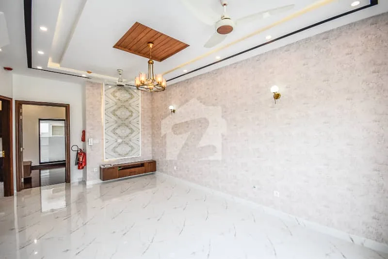 5 MARLA OWNER BUILT HOUSE IN PRIME LOCATION OF DHA LAHORE