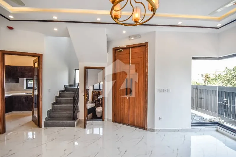 5 MARLA OWNER BUILT HOUSE IN PRIME LOCATION OF DHA LAHORE
