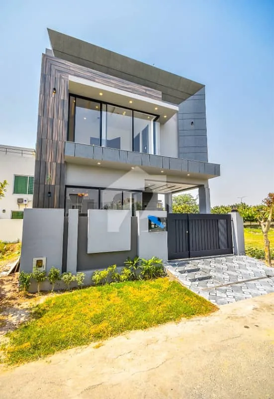 5 MARLA OWNER BUILT HOUSE IN PRIME LOCATION OF DHA LAHORE