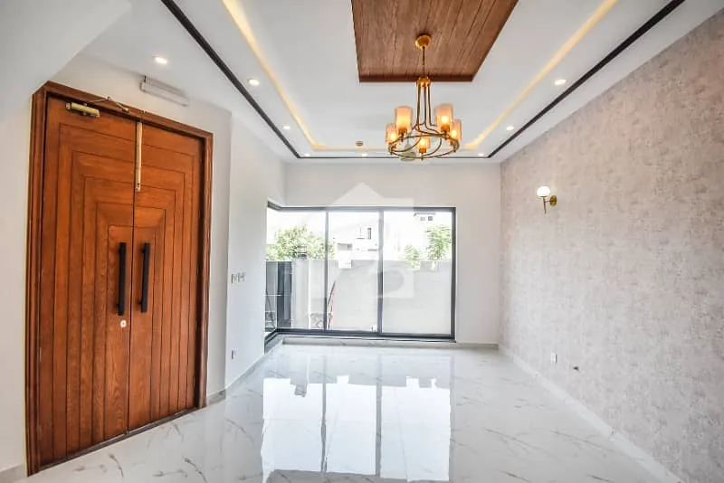 5 MARLA OWNER BUILT HOUSE IN PRIME LOCATION OF DHA LAHORE