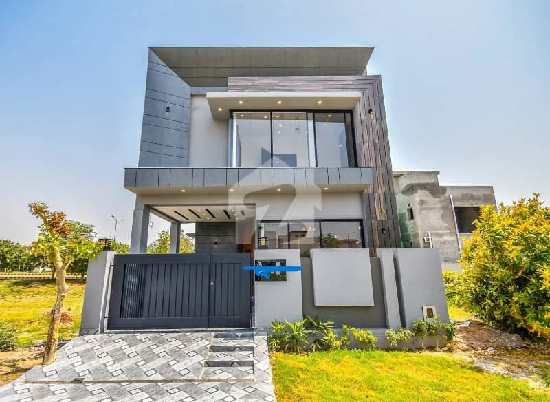5 MARLA OWNER BUILT HOUSE IN PRIME LOCATION OF DHA LAHORE
