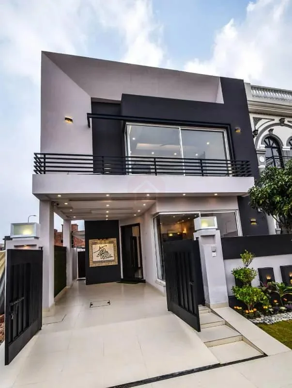 5 MARLA NEWLY BUILT MODERN HOUSE AVAILABLE FOR PURCHASE