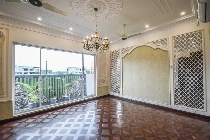 1 Kanal Contemporary Villa Available Near Carrefour in DHA