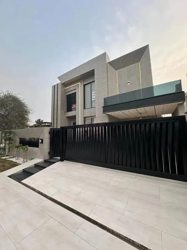 One Kanal Fully Furnished Luxury Bungalow with Servant Quarters in DHA Lahore