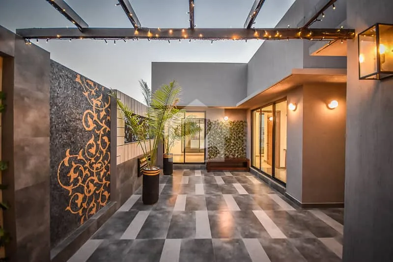 Exceptional 1 Kanal Modern Home in Tranquil Area Close to Main Road