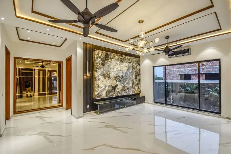 Exceptional 1 Kanal Modern Home in Tranquil Area Close to Main Road