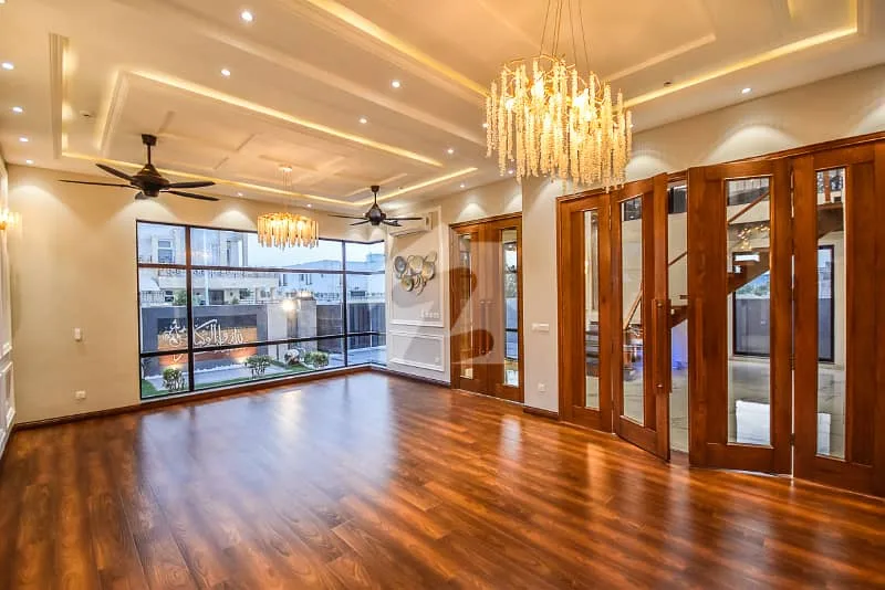 Exceptional 1 Kanal Modern Home in Tranquil Area Close to Main Road