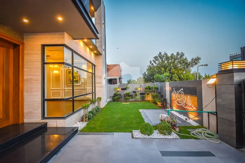 Exceptional 1 Kanal Modern Home in Tranquil Area Close to Main Road