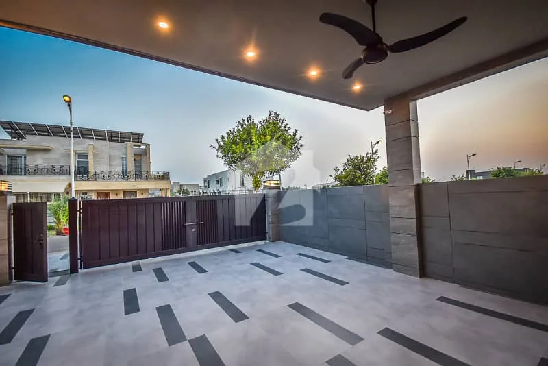 Exceptional 1 Kanal Modern Home in Tranquil Area Close to Main Road