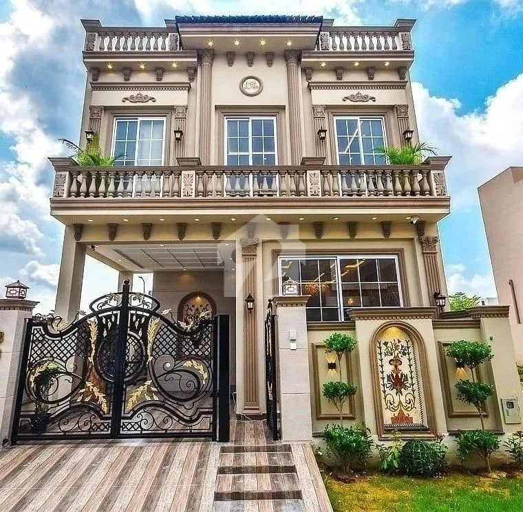 5 Marla Elegant Villa with High Ceiling Lobby Overlooking Park