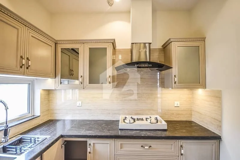 5 Marla Elegant Villa with High Ceiling Lobby Overlooking Park