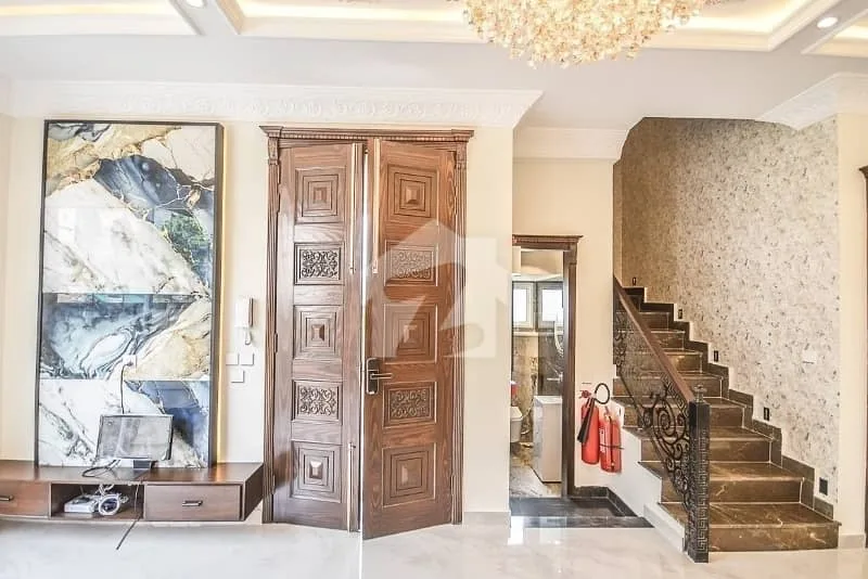 5 Marla Elegant Villa with High Ceiling Lobby Overlooking Park