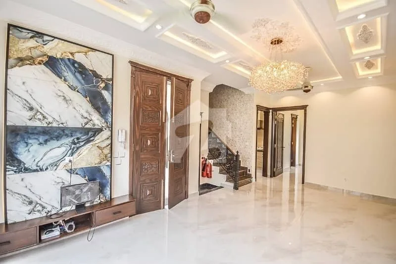 5 Marla Elegant Villa with High Ceiling Lobby Overlooking Park