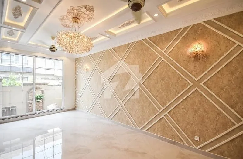 5 Marla Elegant Villa with High Ceiling Lobby Overlooking Park