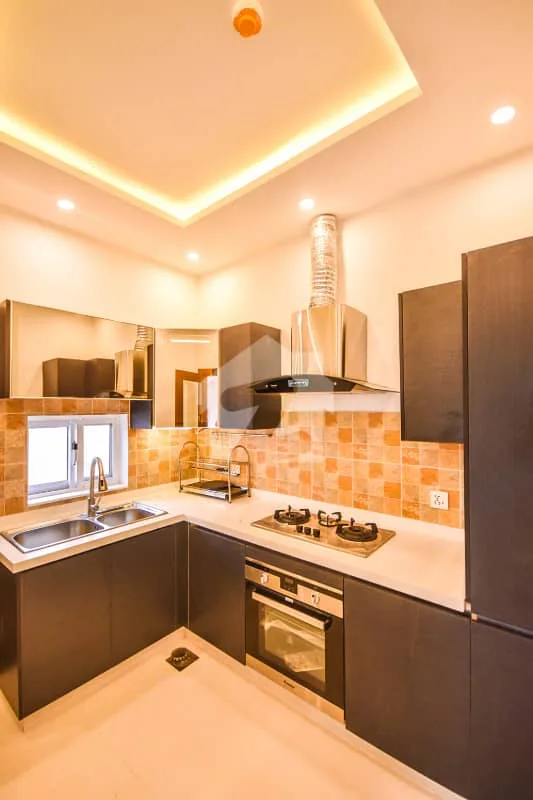 5 MARLA NEWLY BUILT MODERN HOUSE AVAILABLE FOR PURCHASE
