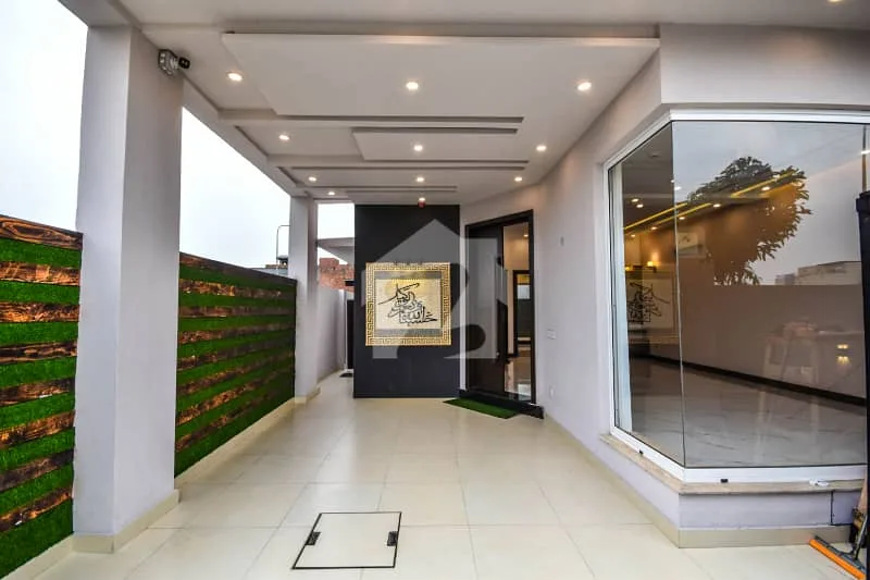 5 MARLA NEWLY BUILT MODERN HOUSE AVAILABLE FOR PURCHASE