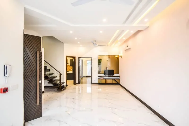 5 MARLA NEWLY BUILT MODERN HOUSE AVAILABLE FOR PURCHASE