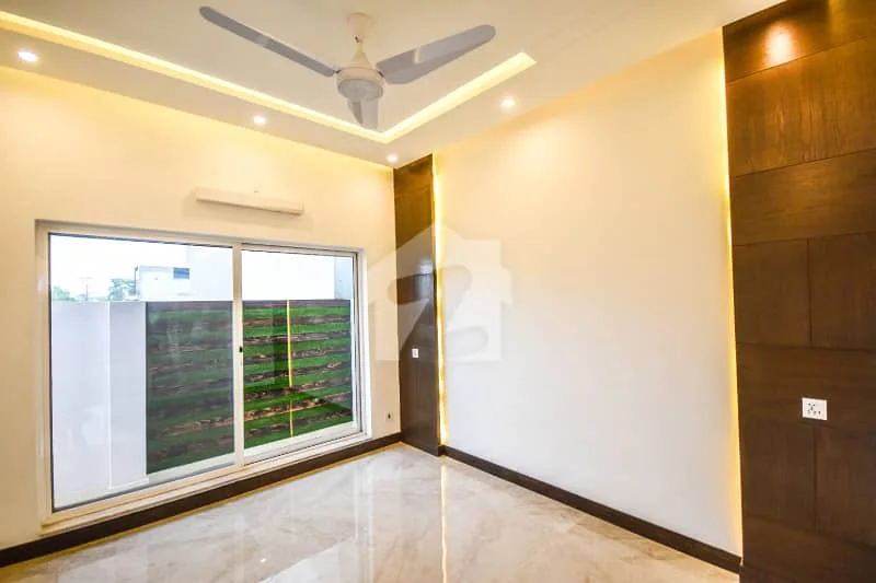 5 MARLA NEWLY BUILT MODERN HOUSE AVAILABLE FOR PURCHASE