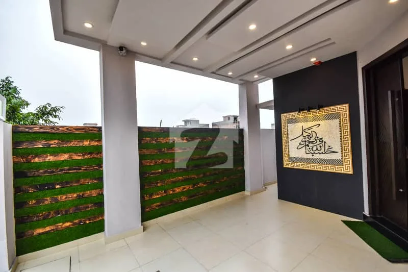 5 MARLA NEWLY BUILT MODERN HOUSE AVAILABLE FOR PURCHASE