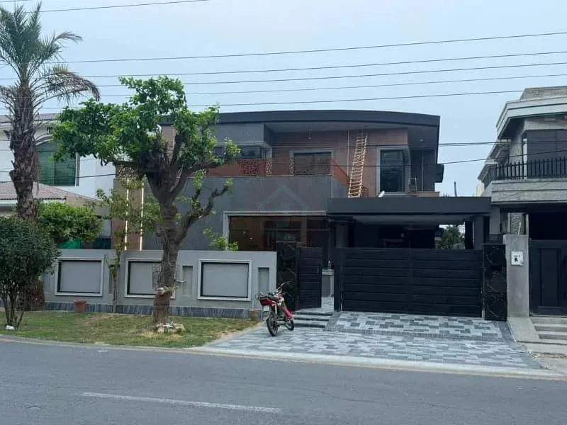 Stunning One Kanal Luxury Bungalow with Full Basement in DHA Lahore