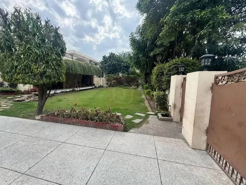 Beautiful 2 Kanal Basement Bungalow for Sale in DHA Lahore