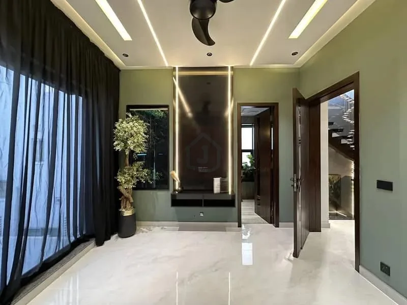 Stylish 8 Marla House with Basement for Sale at a Great Price
