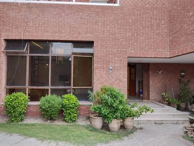 Modern One Kanal Bungalow for Sale in DHA Lahore