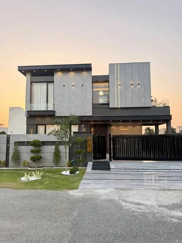 Stunning One Kanal Bungalow for Sale in DHA Lahore with Servant Quarters