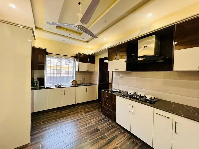 Beautifully Maintained Corner House for Sale in DHA Defence
