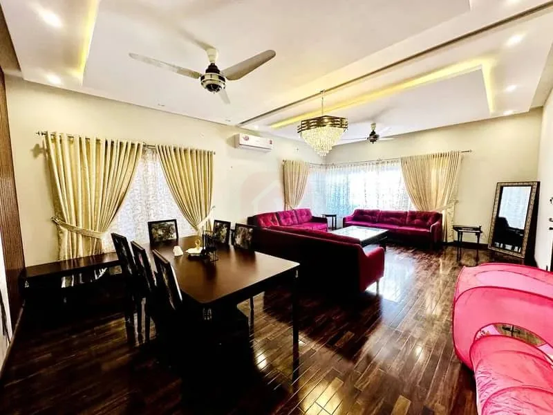 Designer Double Unit Dream House with 6 Bedrooms and 15kW Solar
