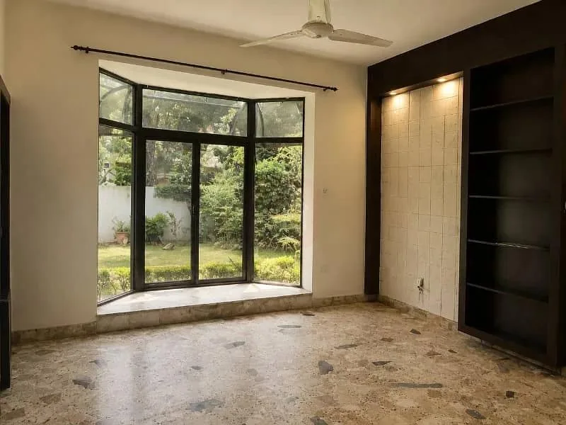 F-7 2 Islamabad 80X120 Old House Available at Investor Price