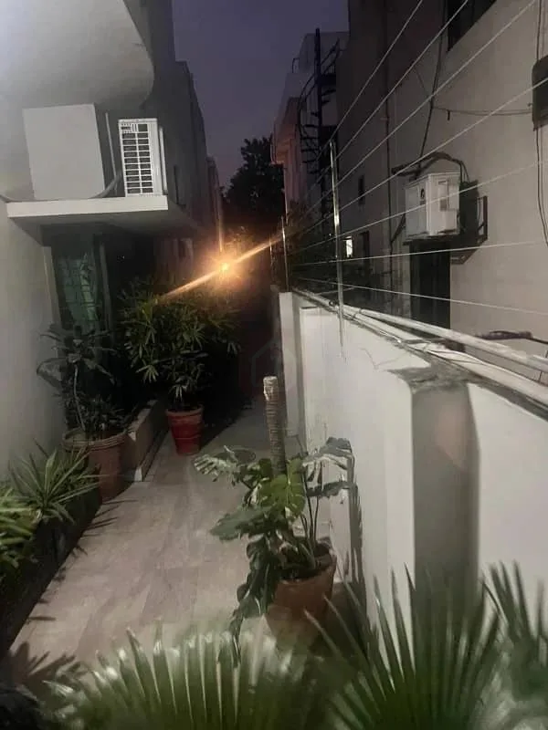 One Kanal Bungalow For Sale in DHA Lahore Near Park, Masjid & Commercial Market