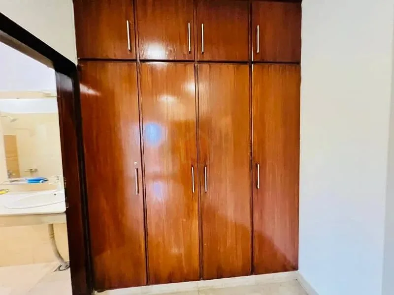 Beautifully Maintained Corner House for Sale in DHA Defence