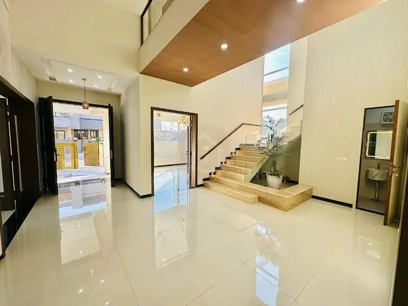 Elegant 1 Kanal House Available for Sale in DHA I_R
