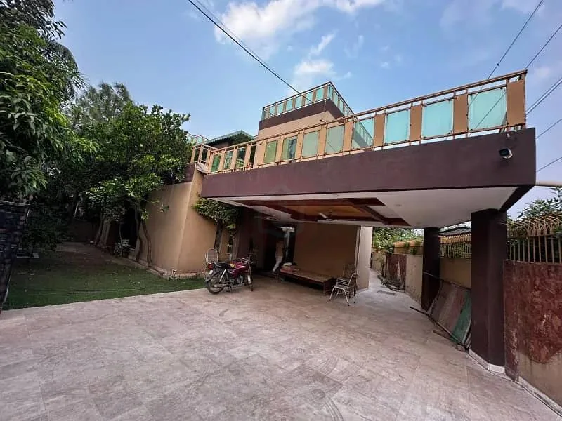 23 Marla Used Modern Bungalow Available For Sale in DHA Lahore
