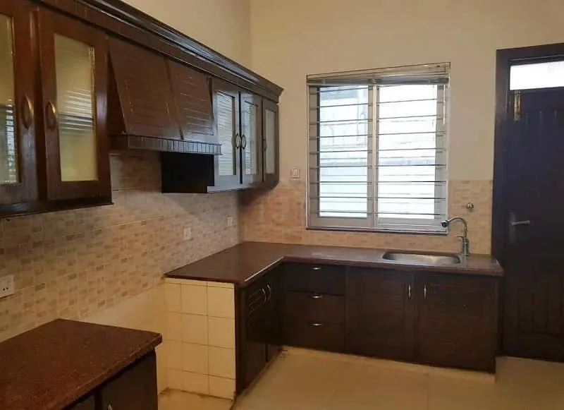 Prime Location: F-6/3 Old House for Investment Opportunity