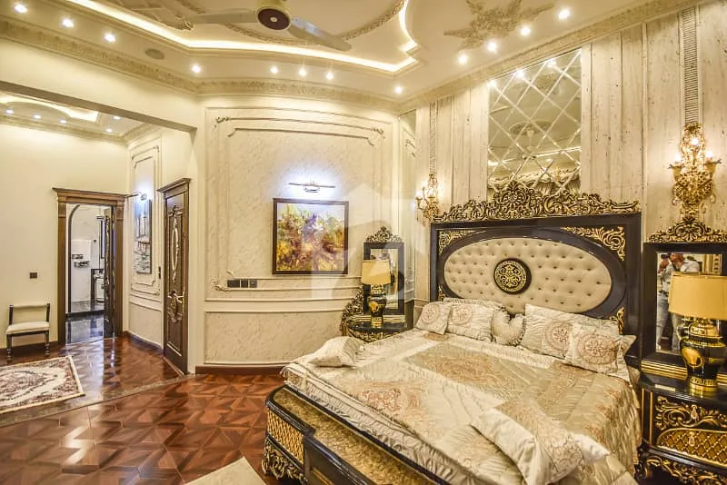 Exquisite 10 Marla Spanish Style Villa Available for Sale