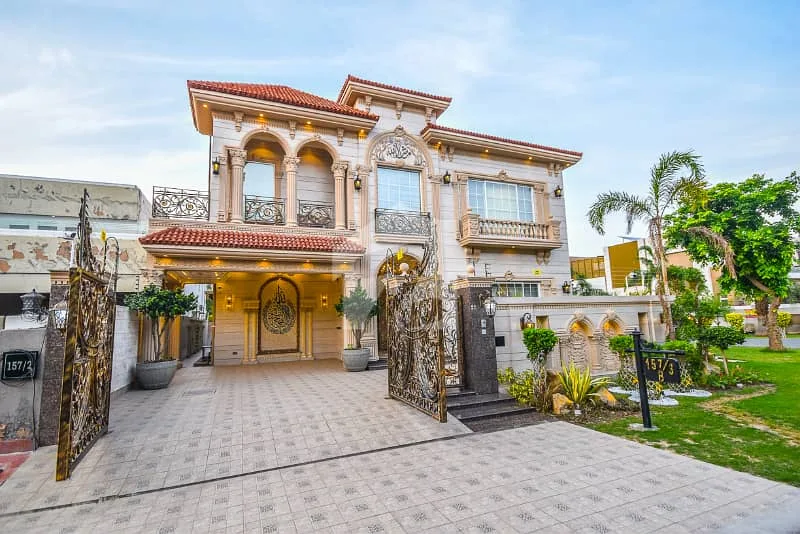 Exquisite 10 Marla Spanish Style Villa Available for Sale