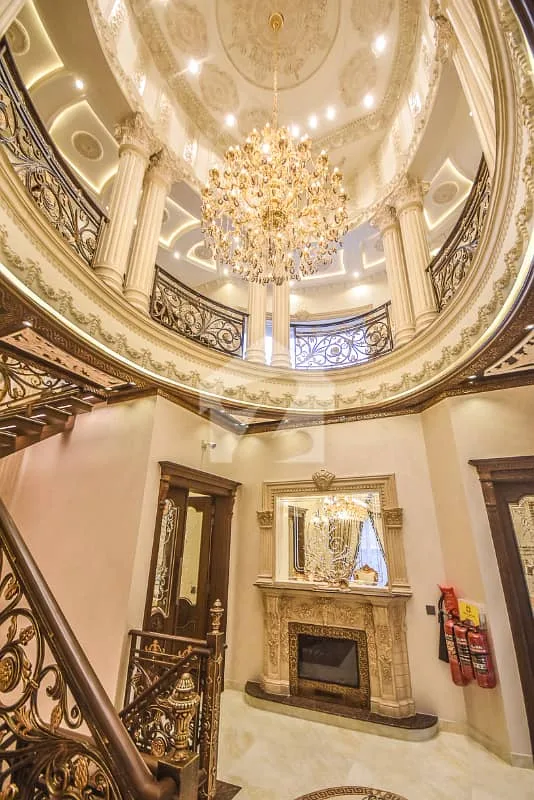 Exquisite 10 Marla Spanish Style Villa Available for Sale