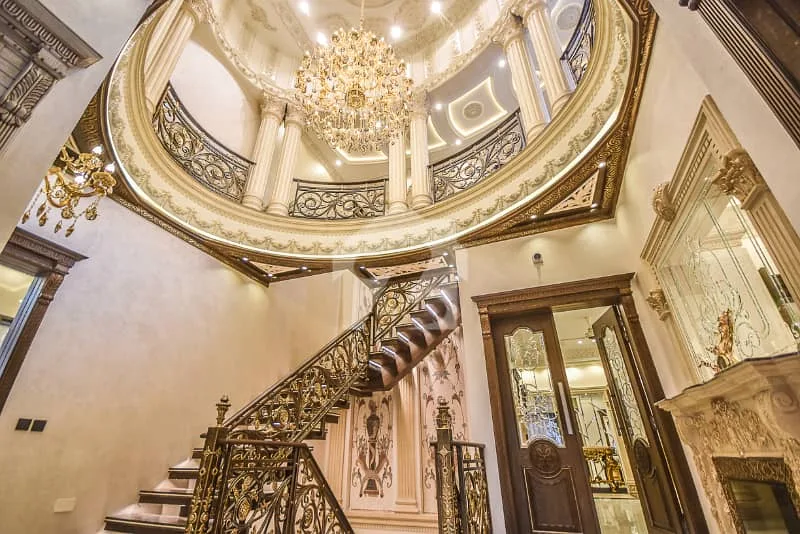 Exquisite 10 Marla Spanish Style Villa Available for Sale